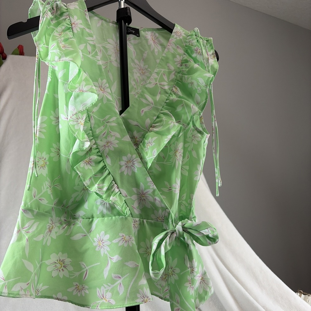 Milk and Honey top Ruffled Green Floral Print Wrap Boho Cottagecore Chic Flowy L
